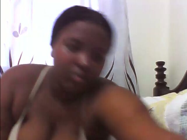 bumble_yummy on live cam 18 October 2025
