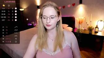 sheslinki cam sex chat 10/18/2025