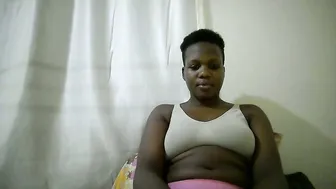 Juicy_bella2 bigtits horny amateur