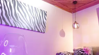 hannah_borbon_ bigboobs on live cam