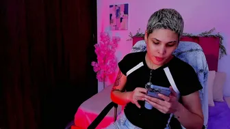 laura_r23 chat sex cam 19-Oct-2025