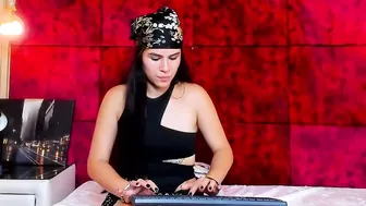 karinatompson cam girl chat 19 October 2025