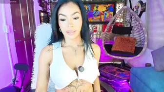Veronicali posing on cam 30-Apr-25