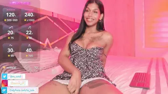 Su_ssie on live cam - (05/01/2025)