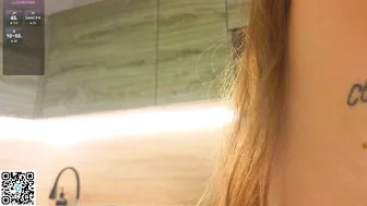Miss_bubbles webcam (10/19/2025)