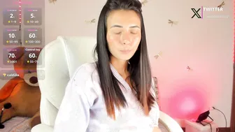 princessluna_14 on webcam (10/20/2025)