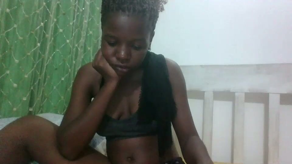 Petitesweetchiq nude chat (10-20-2025)