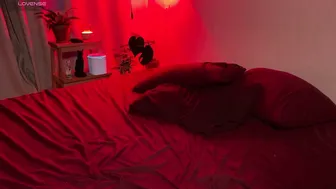 cherrylipsbaby posing on cam (10/20/2025)