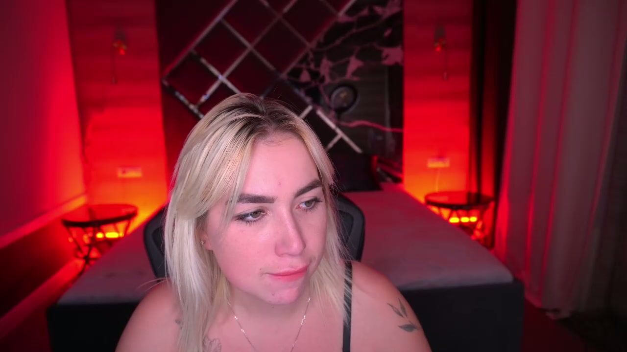 mariellavv (10/20/2025) bigboobs