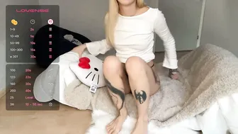 fluffy_delle video cam 20 October 2025