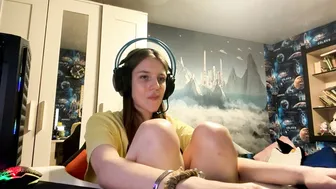melonygriffen shy - 20 October 2025