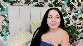 scarletlevis posing on webcam 10/20/2025