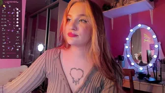 caroline_kiparis (10/21/2025) on webcam