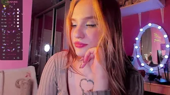 caroline_kiparis (10/21/2025) on webcam