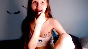little_owlx posing on webcam (10-21-2025)