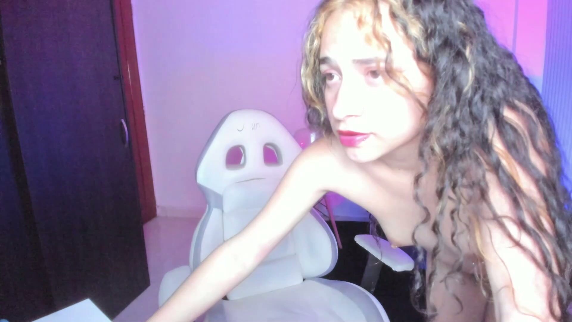 saraa_li feet (10-21-2025)
