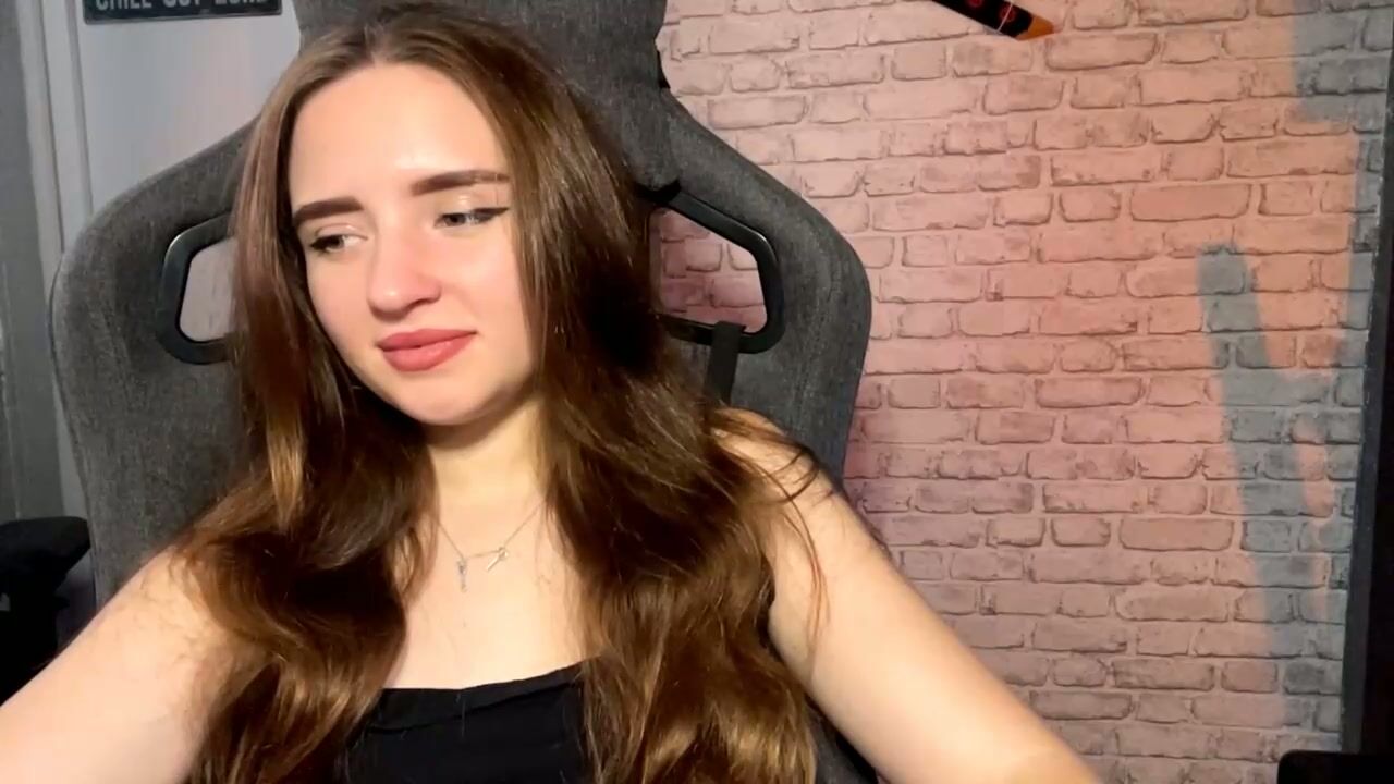 Loreanyeatman webcam show 10/21/2025