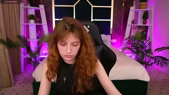 Cuteefoxy on live cam - 21 October 2025