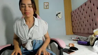 Naomis_35 webcam video (10/22/2025)