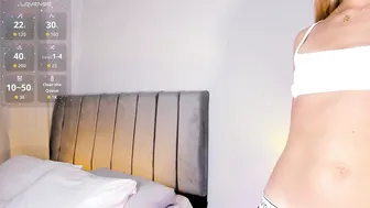 Rossedaw_ on live cam (10/22/2025)