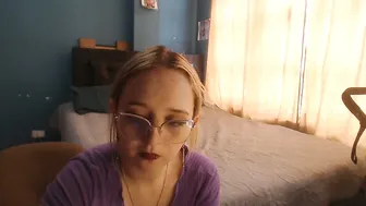 Liaroberts1 cam nude 10-22-2025