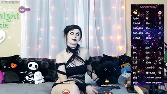 midnightpixie (10/23/2025)