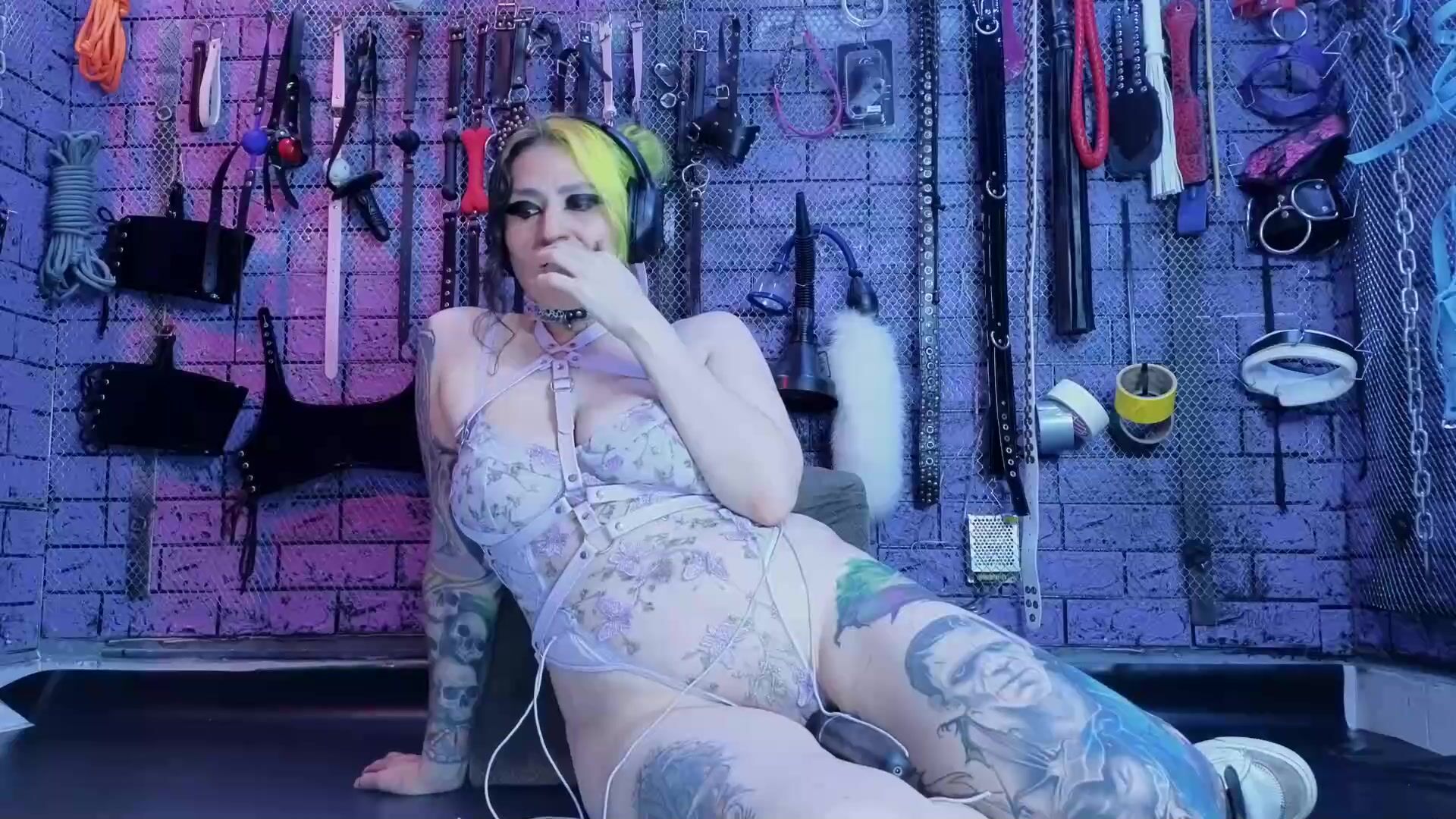Pandoranez submissive sex cam chat