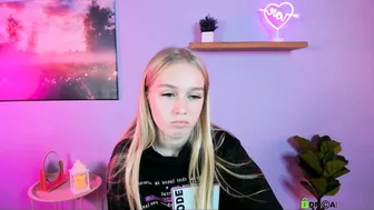 Lulu_fly_ chat sex cam (10-23-2025)