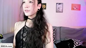 itacemasu posing on cam 10/23/2025