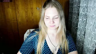 emmafrizea posing on webcam 10/24/2025