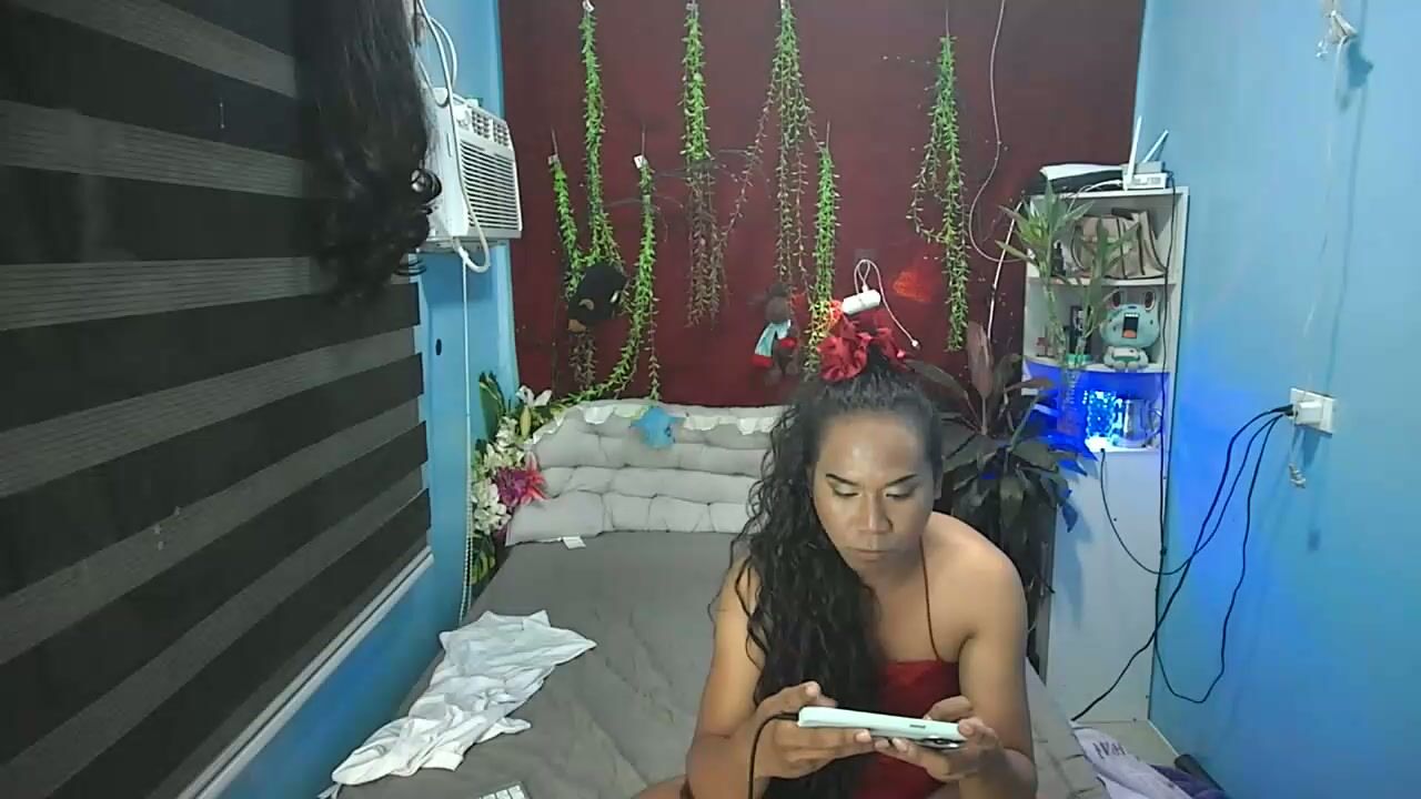 Naughtygrace4u posing on webcam 24-Oct-25