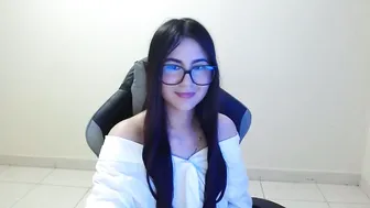 Sahaliefox_ latina (10/25/2025)