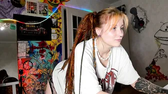sunny_mouse anime posing on webcam
