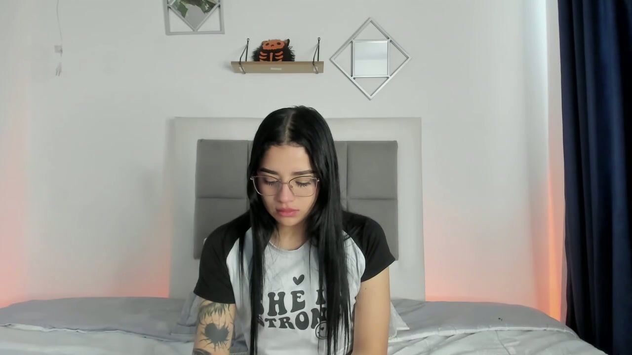 aliice_walker_ camvideo 09-May-25