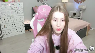 mjgreencat porn cam posing on cam