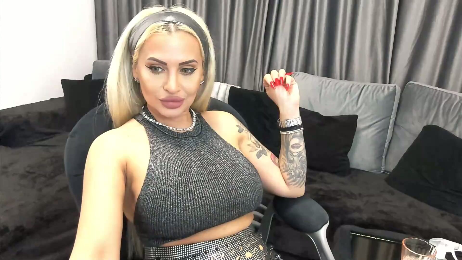 lovelyblondyxxx sex cam chat 05-12-2025