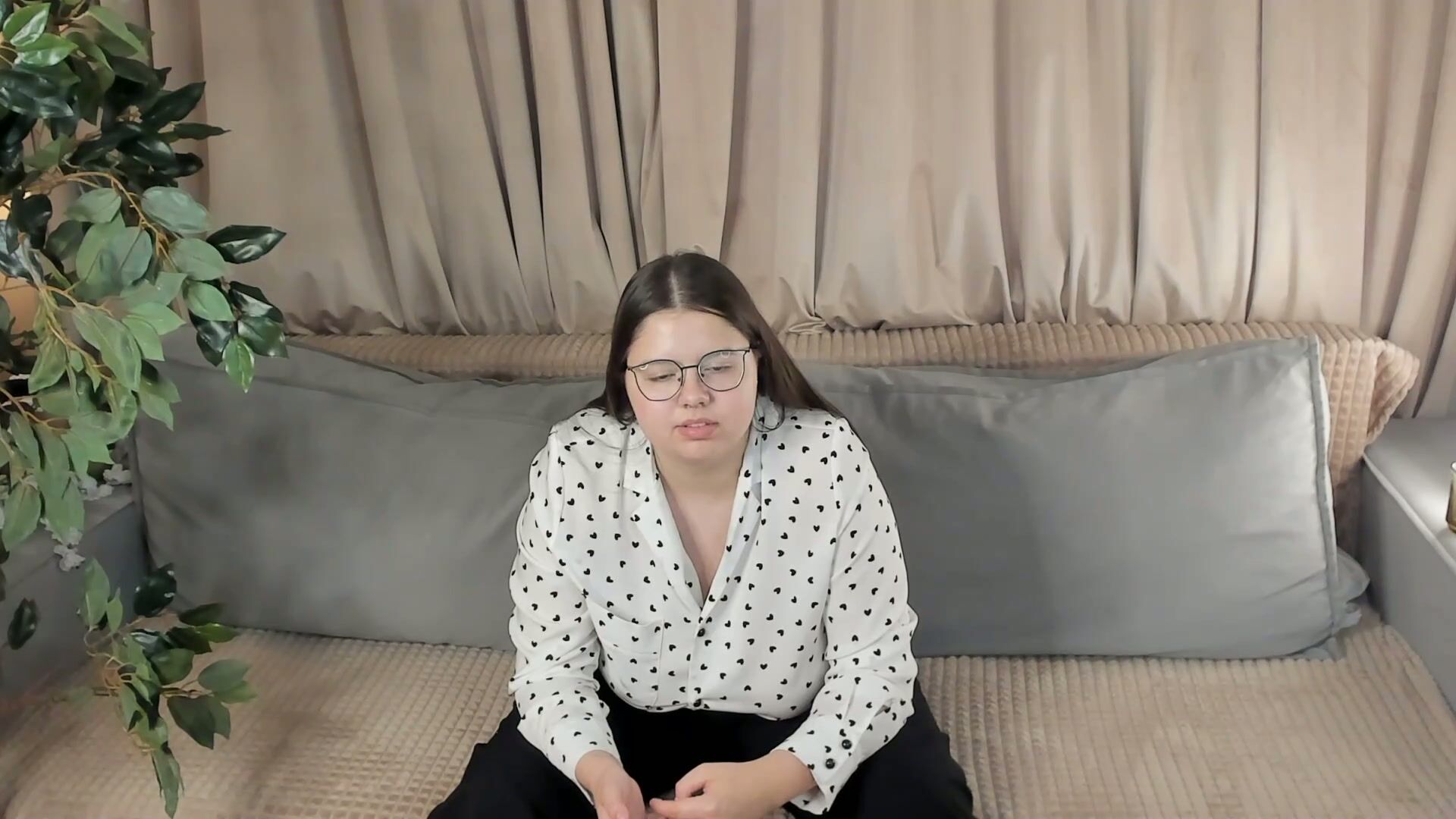 Leishacaves nude 27 October 2025