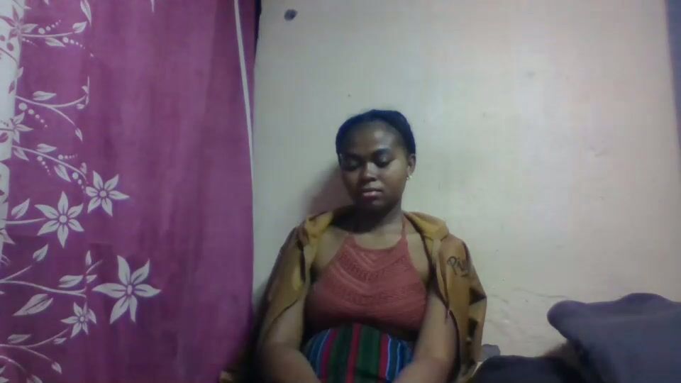 Nilahmarie on webcam 27-Oct-25