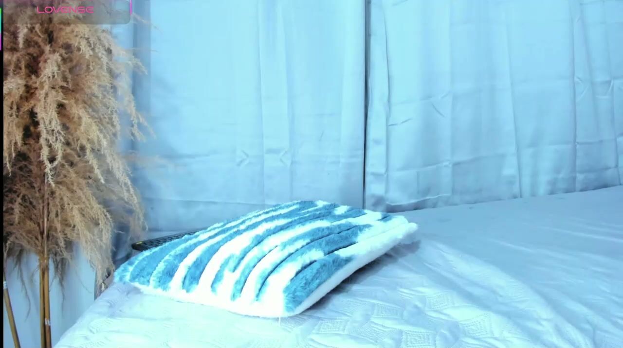 Alejaa_queen cam (10/27/2025)