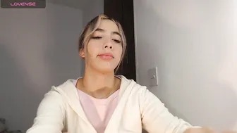 mariana_es cam video 10-28-2025