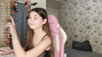 _cute_ice cam video - (10-28-2025)