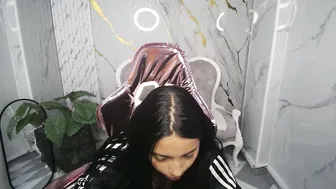 odette_b posing on webcam 28-Oct-25