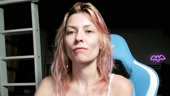 karoline121 blonde - (10-28-2025)