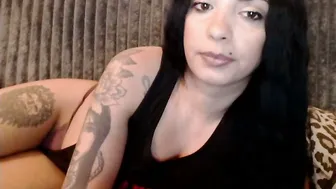 Riri_mojo_92 live on cam 28-Oct-2025