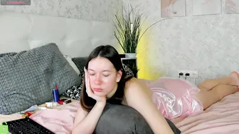 nicole_charm on live cam (10/29/2025)