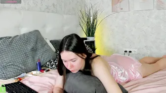 nicole_charm on live cam (10/29/2025)