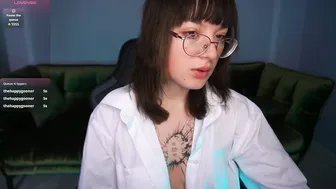 pixiepeachh naked on cam posing on webcam