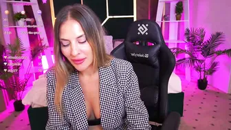ladyylaura (10/29/2025) slim