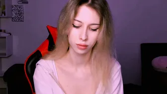 lori_meow blonde 10-29-2025