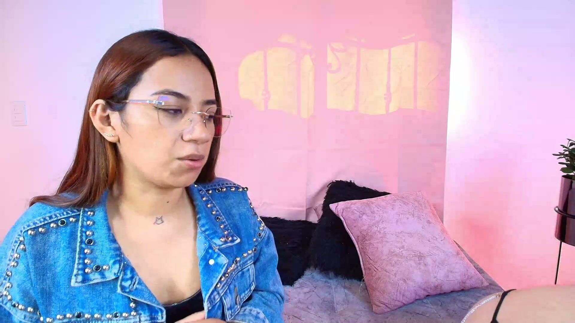 Jules_n_gia porn cam video naked on cam